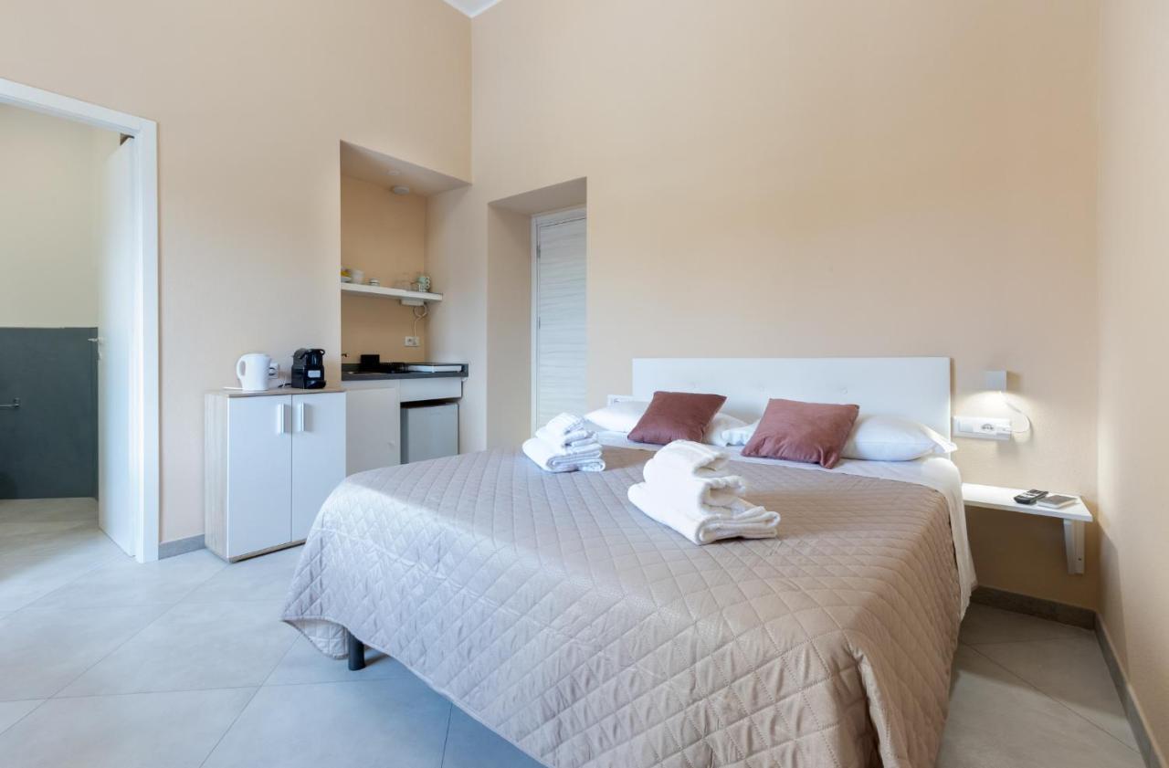קליארי Bonnystudios Holiday Apartments מראה חיצוני תמונה